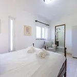 Casa Dos Golfinhos Villa